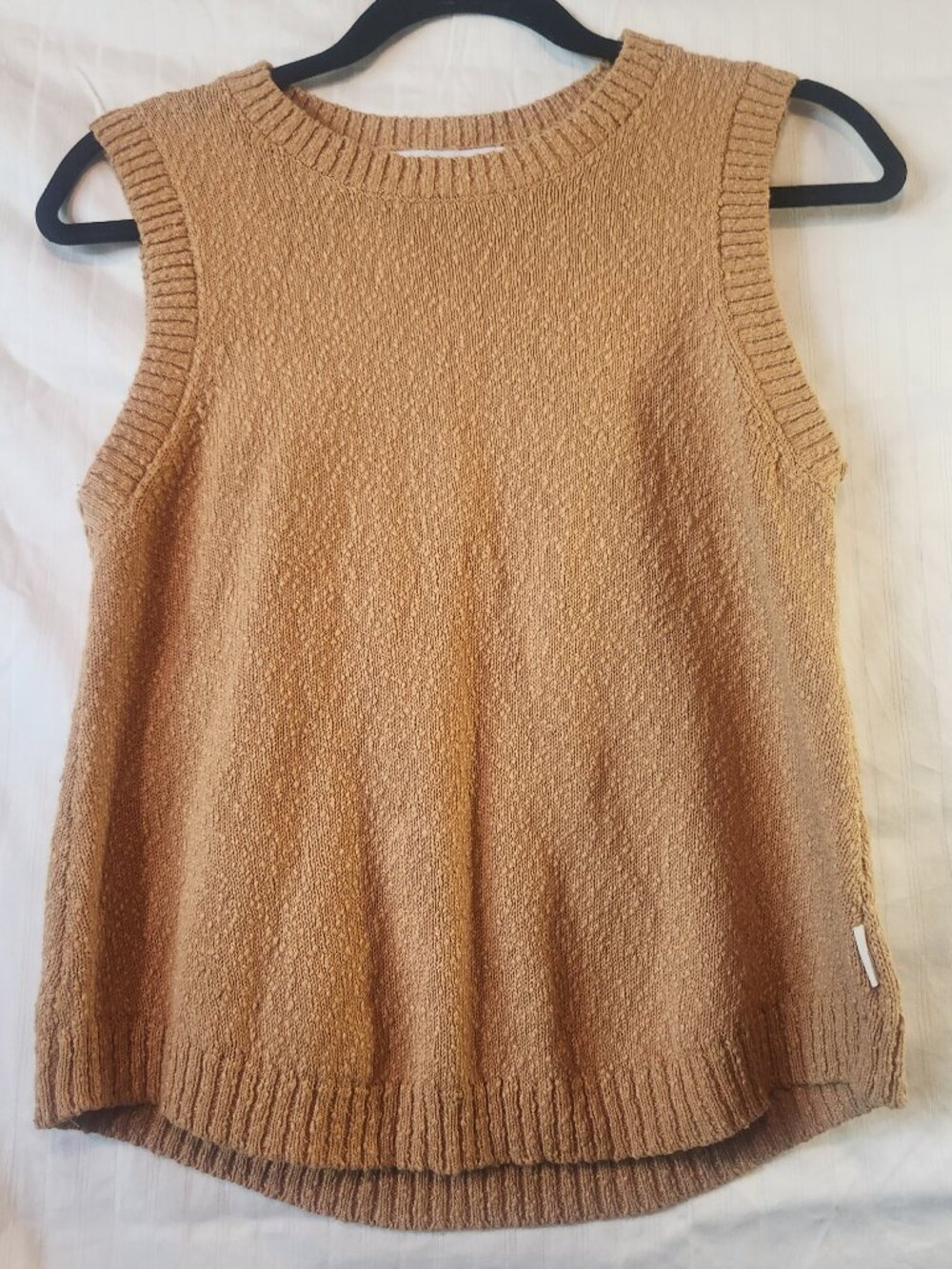 NWT DKNY Jeans Sleeveless Sweater Tank Top Small Camel Knit
